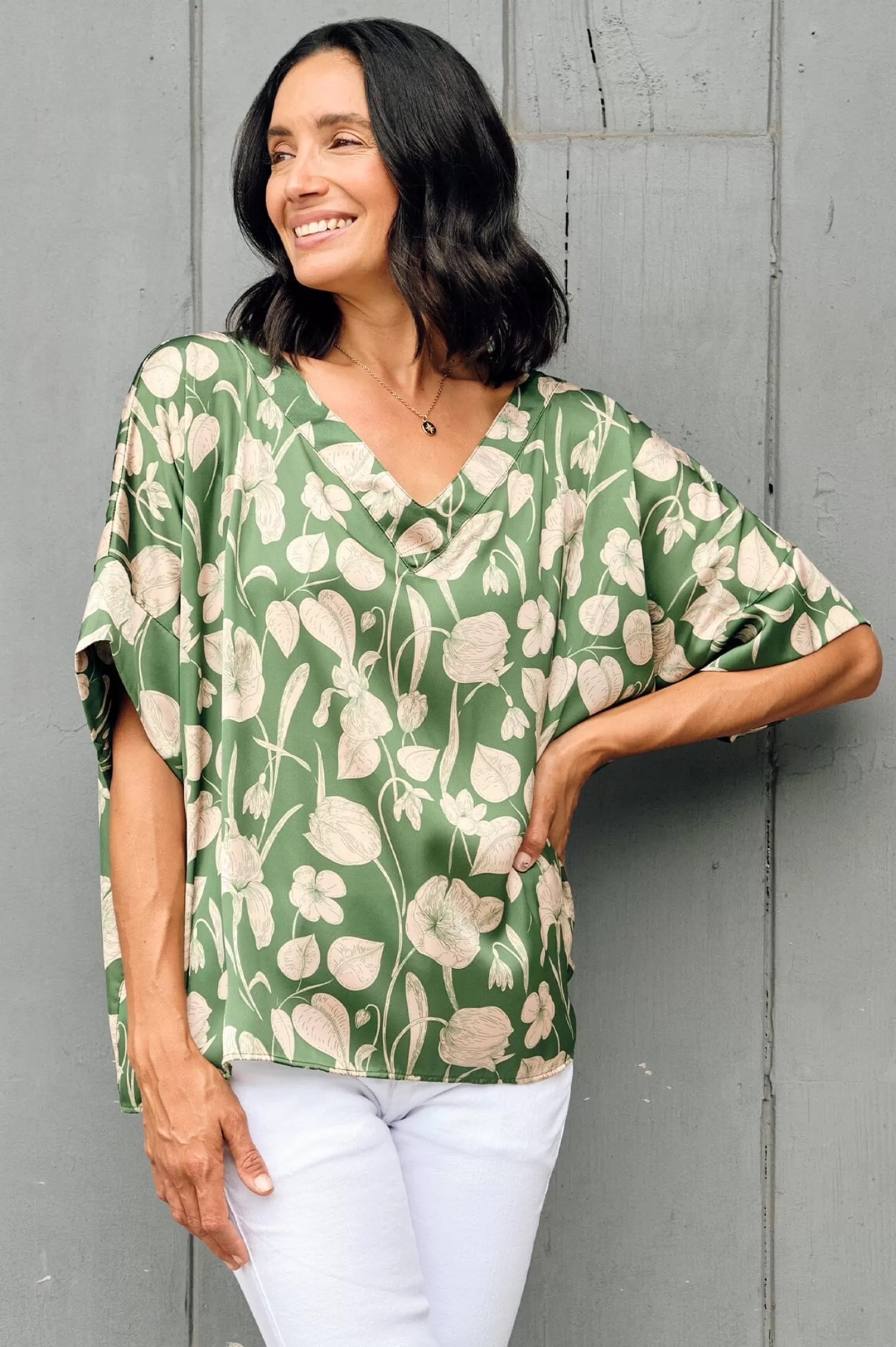 Carolina Bianca Tops | Short Sleeve*Bianca Short Sleeve Top Belle Print with V Neck