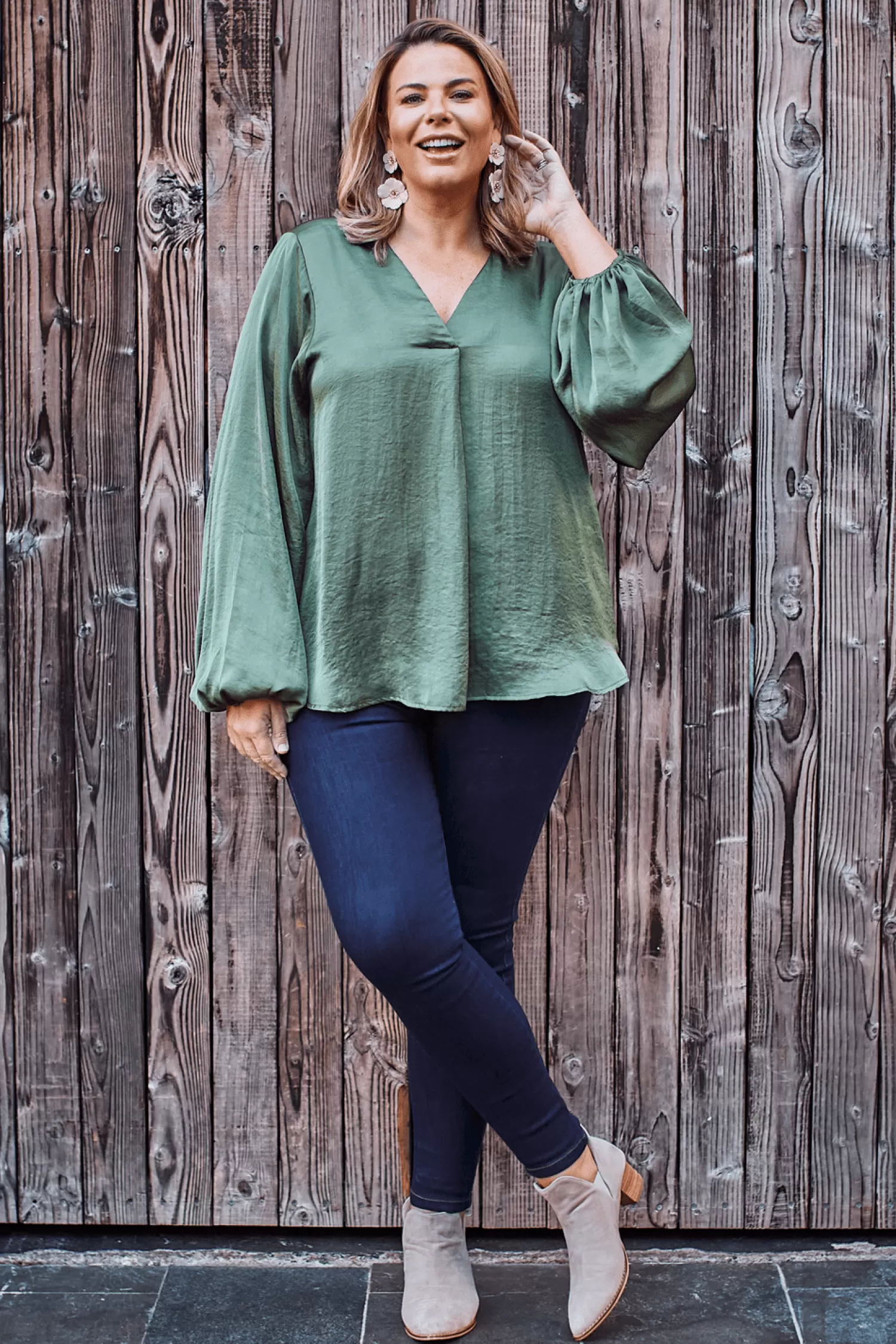 Carolina Long Sleeve*Charlotte V-Neck Long Sleeve Top Olive