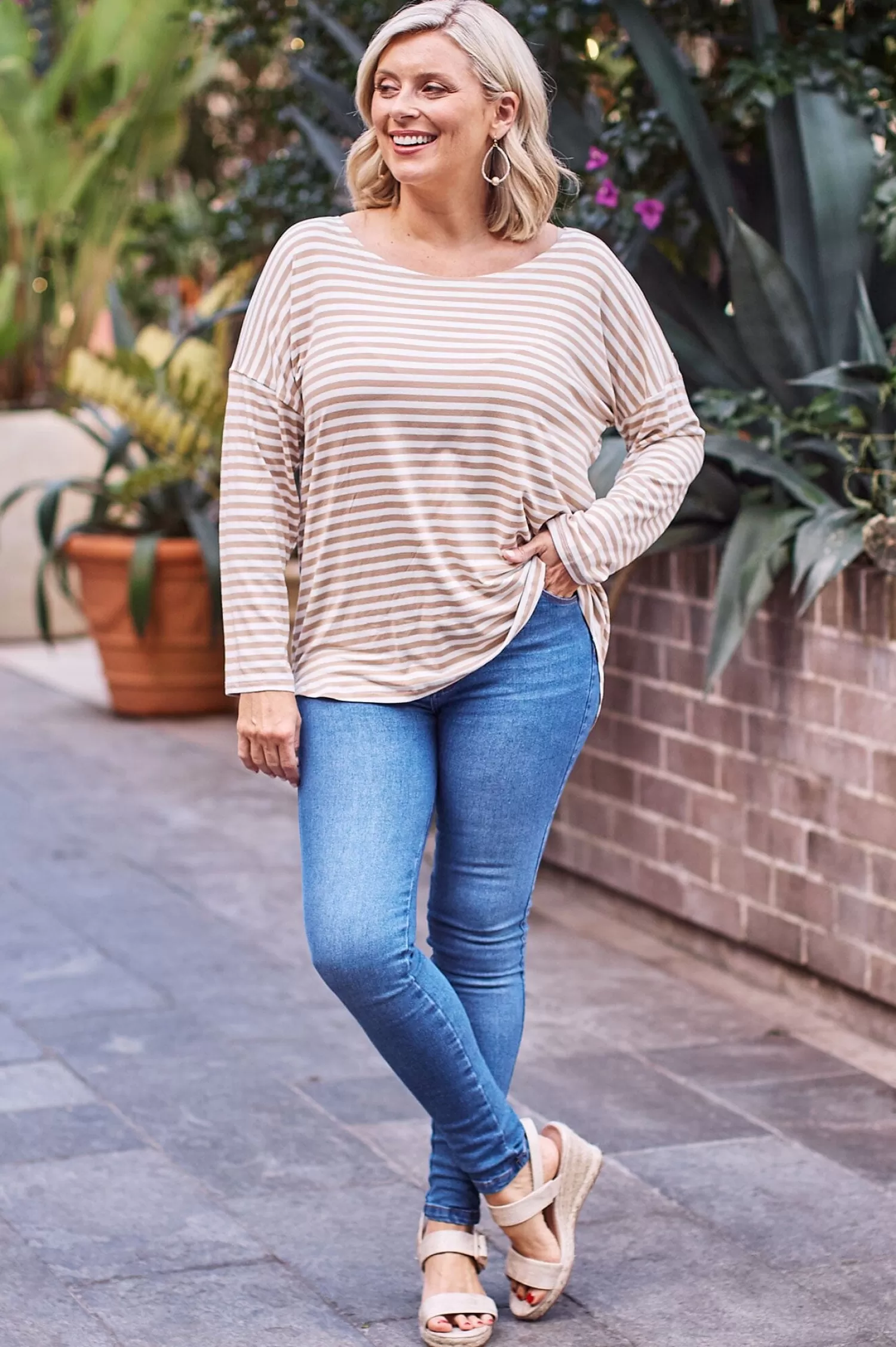 Carolina Long Sleeve*Erica Essential Top Round Neck Striped Camel