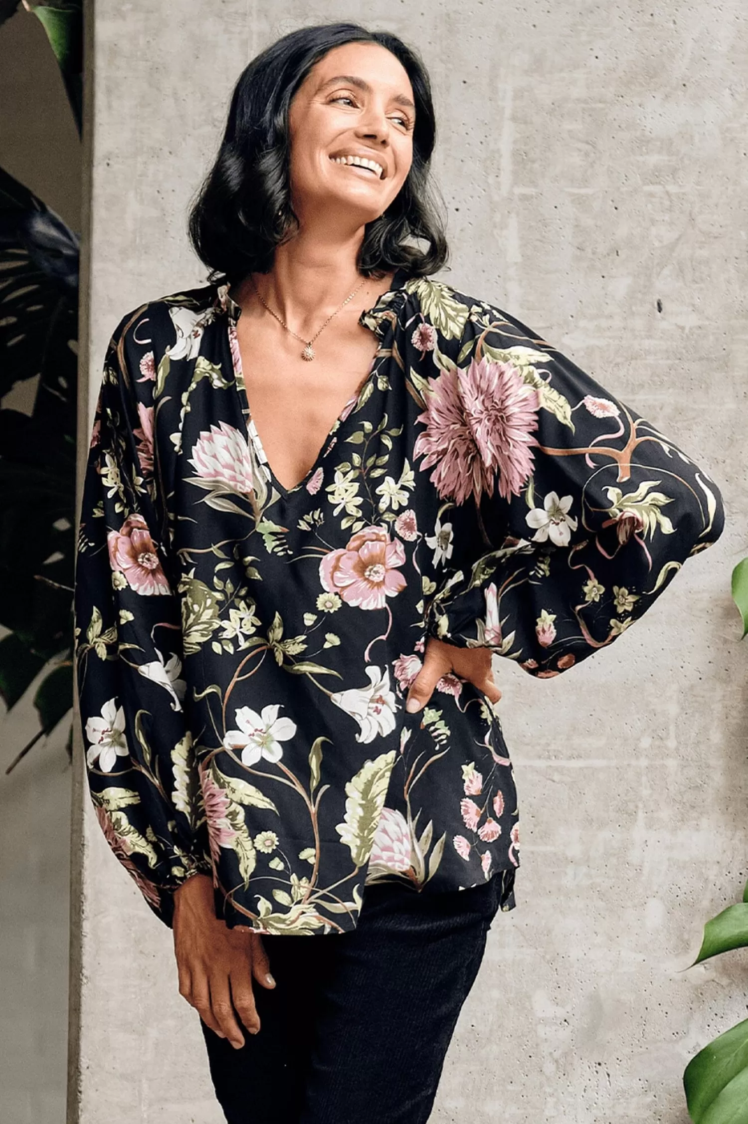 Carolina Long Sleeve*Lorenza Floral Long Sleeve Top