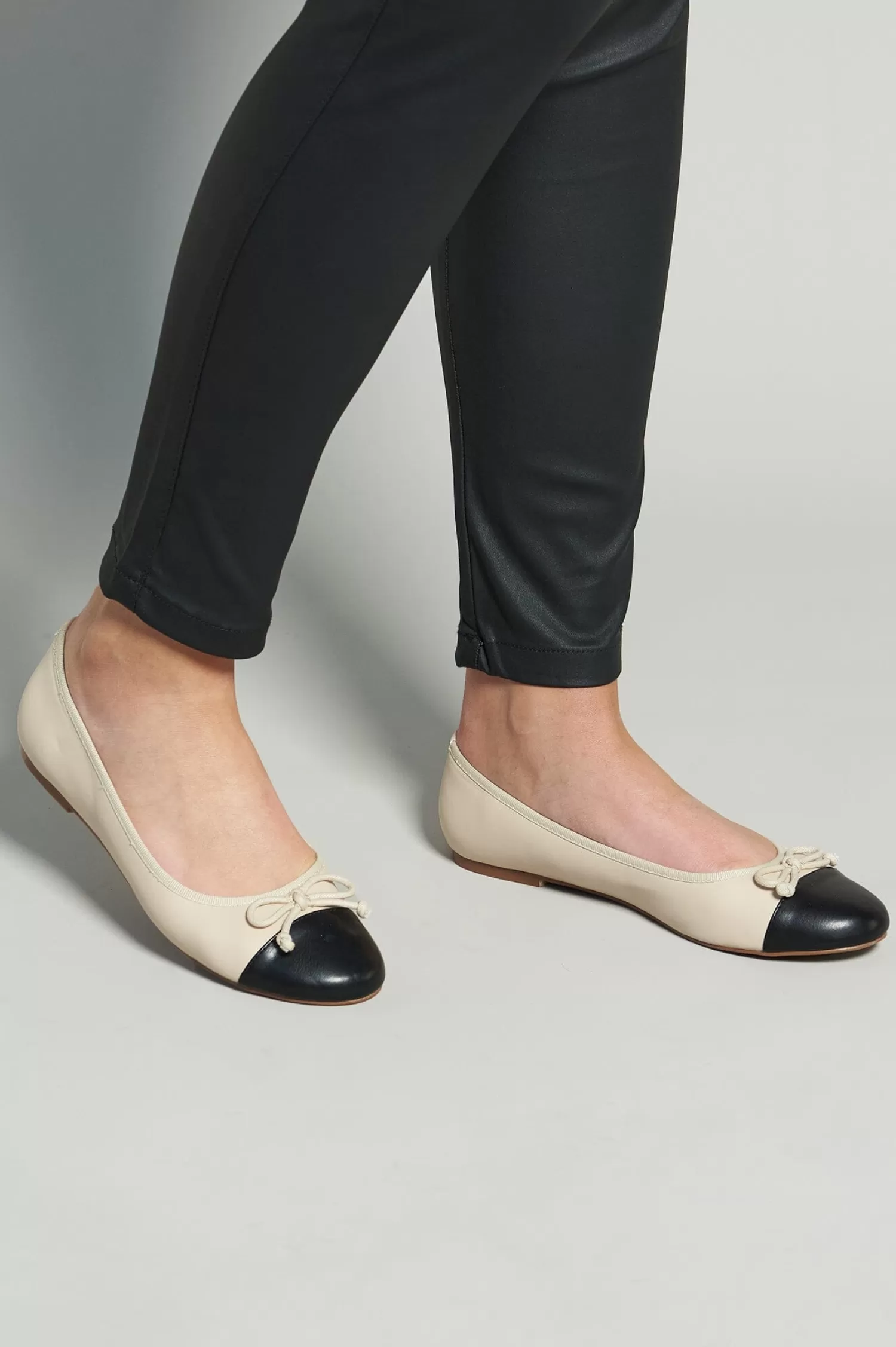 Carolina Flats & Loafers*Soraya Ballet Flats Nude With Black Toe Cap