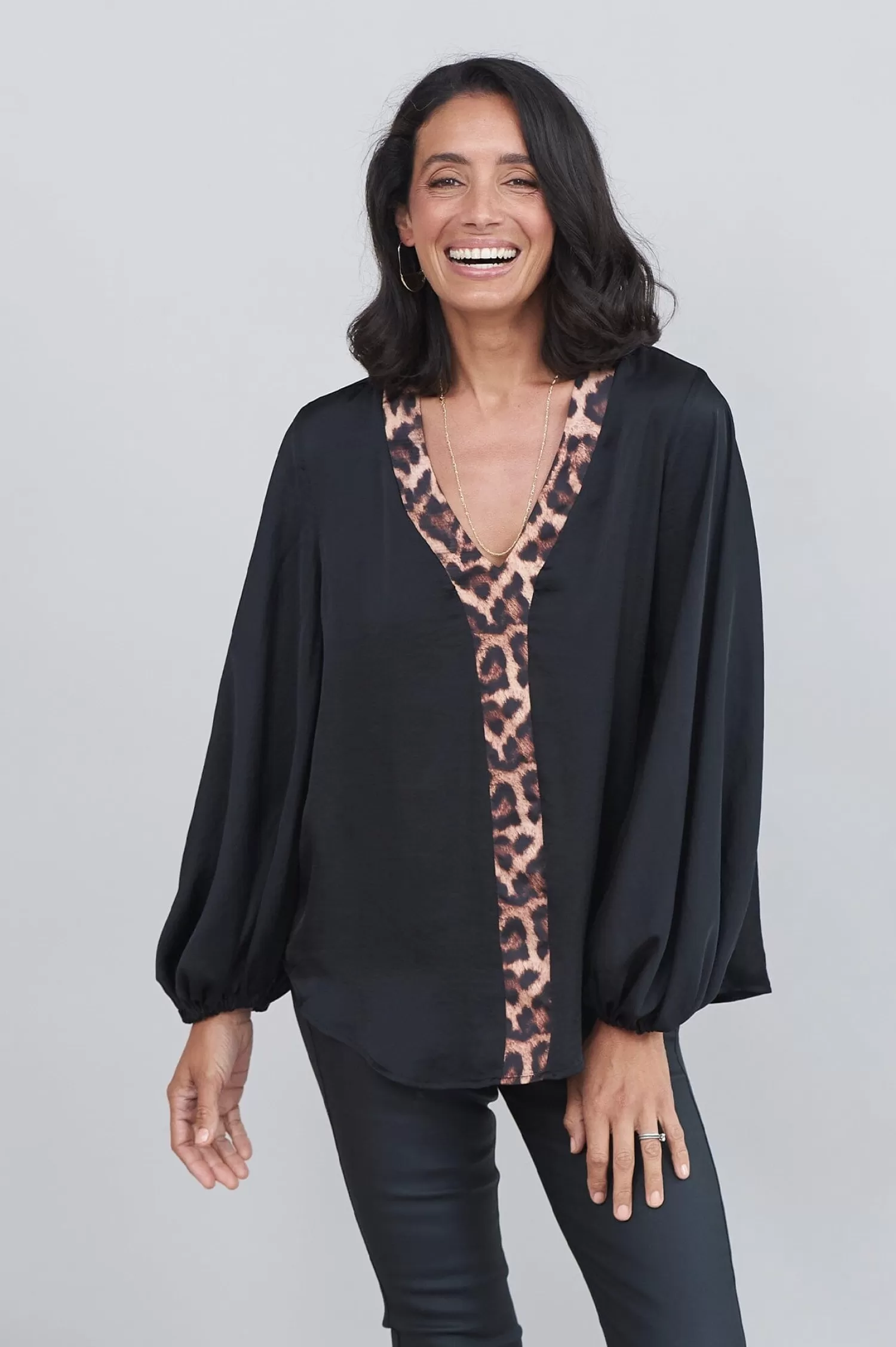 Carolina Sovana Tops | Long Sleeve*Sovana V-Neck Top Black with Animal Trim