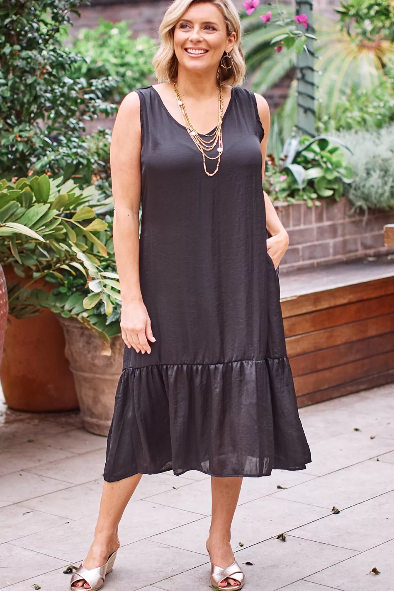 Carolina Short Sleeve*Zoe V-Neck Dress Black